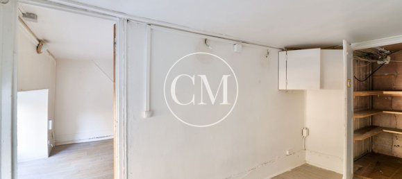 75m² Commercial property in Versailles, France No. 149871 8