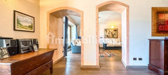 5 غرف نوم فيلا في Belgirate, Italy رقم 281954 15