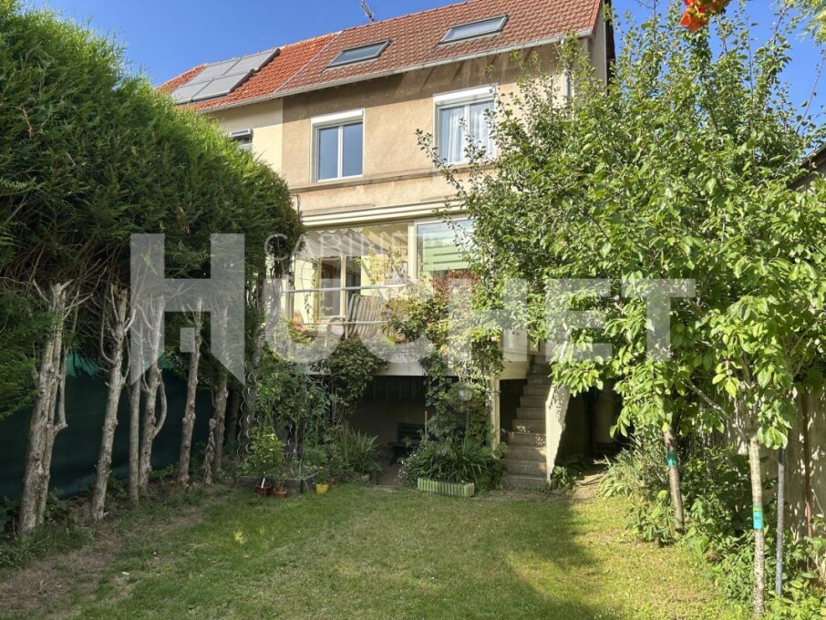 Casa de 6 habitaciónes en Caen, France No. 317728
