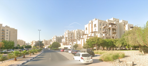 3 bedrooms Apartment in Remraam, UAE No. 6534 2
