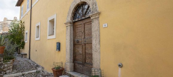 Здание с 12 комнатами в Поджо Катино, Италия № 62841 2