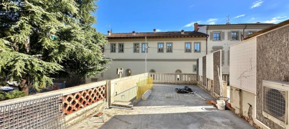 3 rooms Apartment in Florence, Italy No. 52112 3