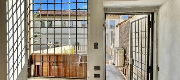 3 rooms Apartment in Florence, Italy No. 52112 21
