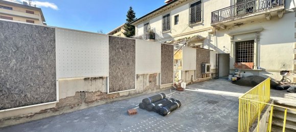 3 rooms Apartment in Florence, Italy No. 52112 7
