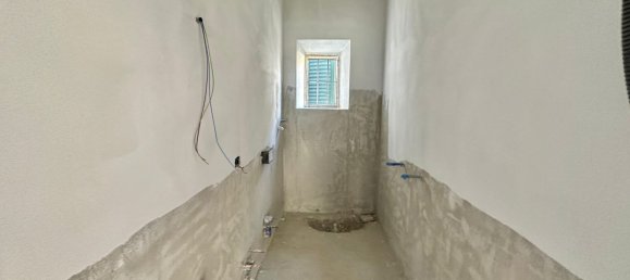 3 rooms Apartment in Florence, Italy No. 52112 9