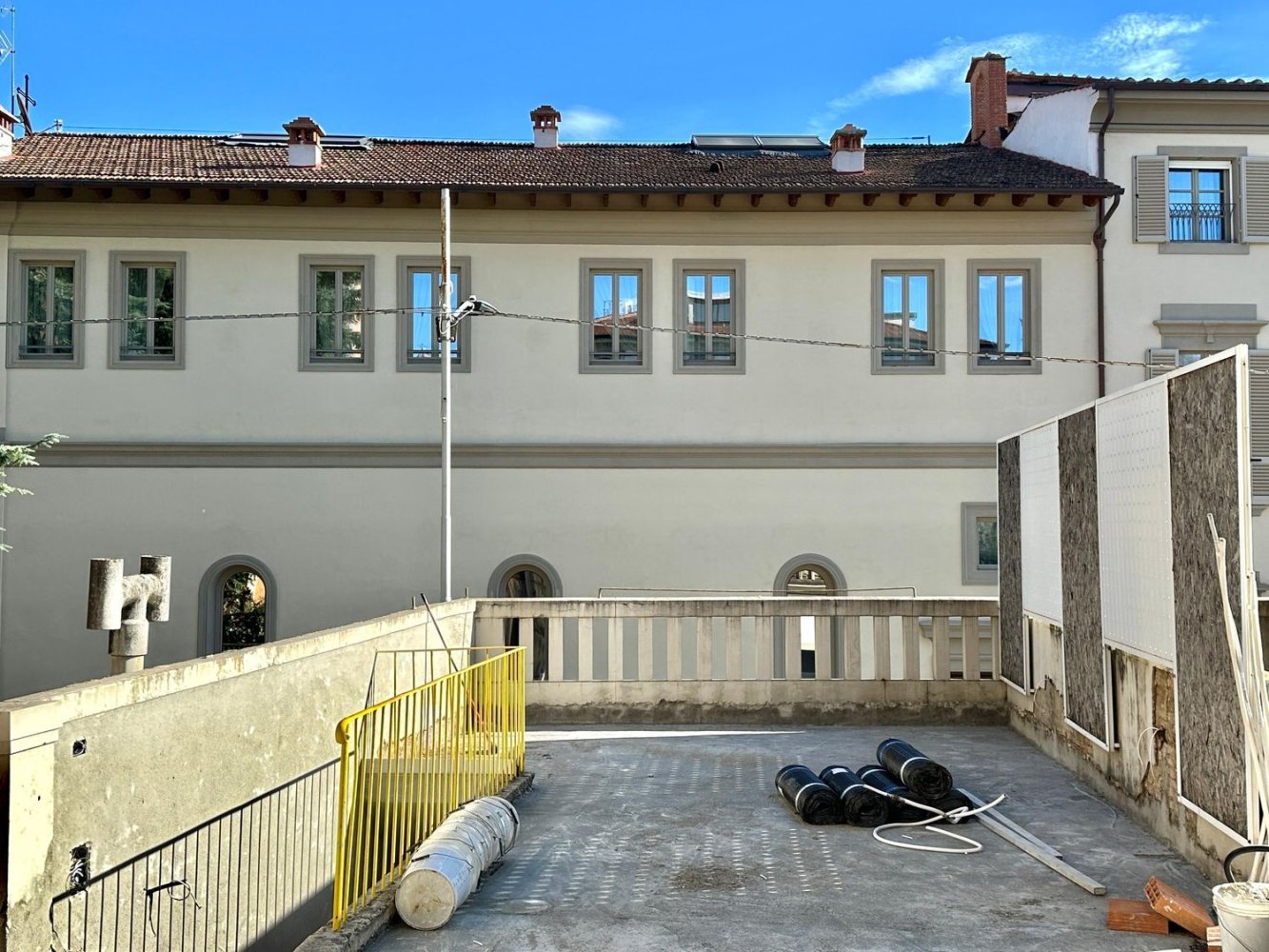 3 rooms Apartment in Florence, Italy No. 52112