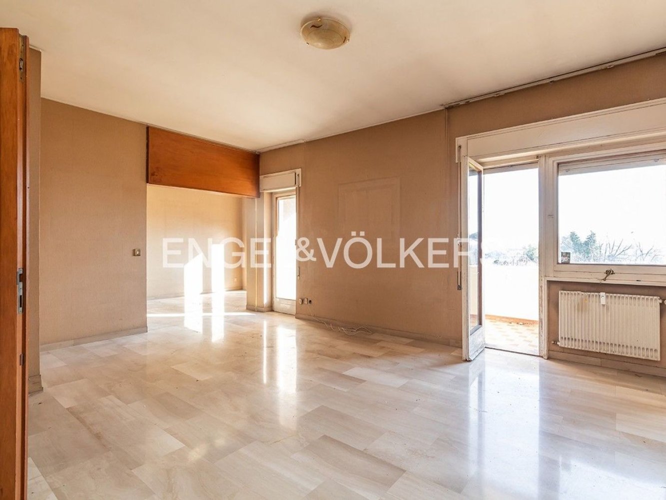 7 rooms Apartment in Rome, Italy No. 103427