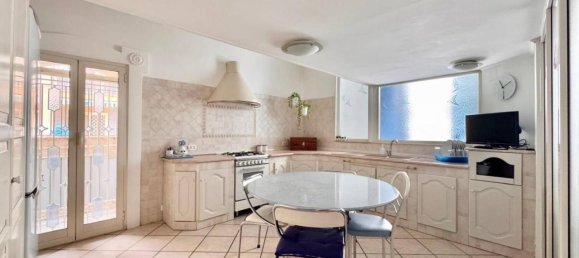 Квартира с 4 комнатами в Неаполь, Италия № 32978 15