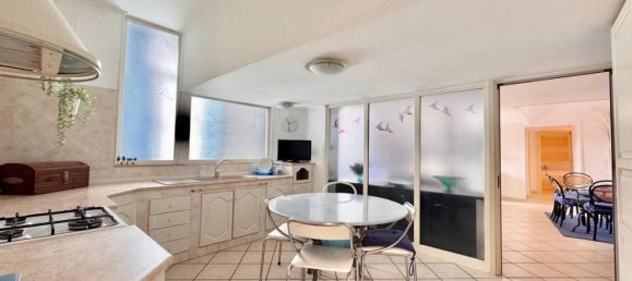 Квартира с 4 комнатами в Неаполь, Италия № 32978 10