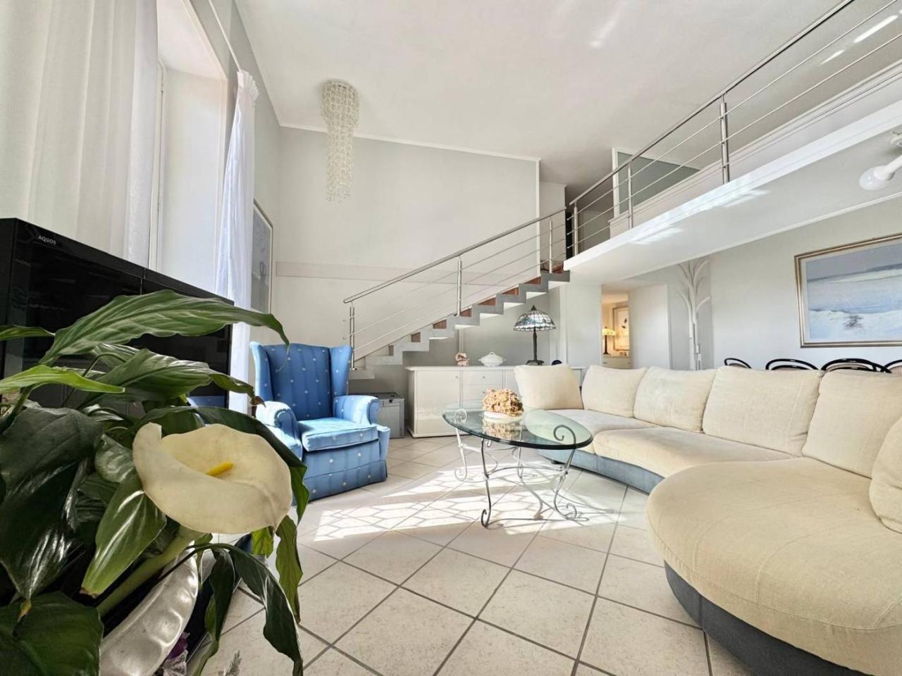 Квартира с 4 комнатами в Неаполь, Италия № 32978