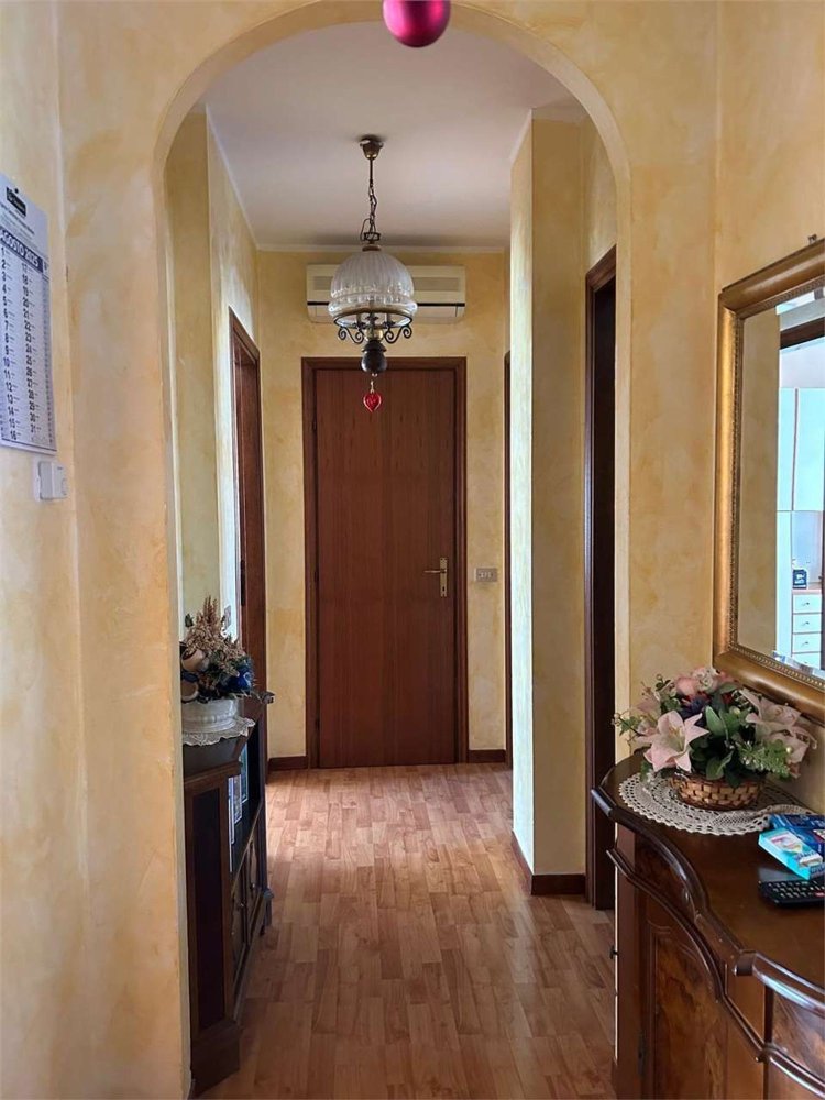 Apartamento T3 em Porto Mantovano, Italy N.º 362213