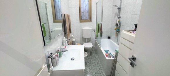 4 rooms Apartment in Bologna, Italy No. 97552 9