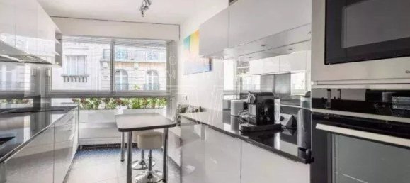 4 bedrooms Apartment in Paris, France No. 276496 6