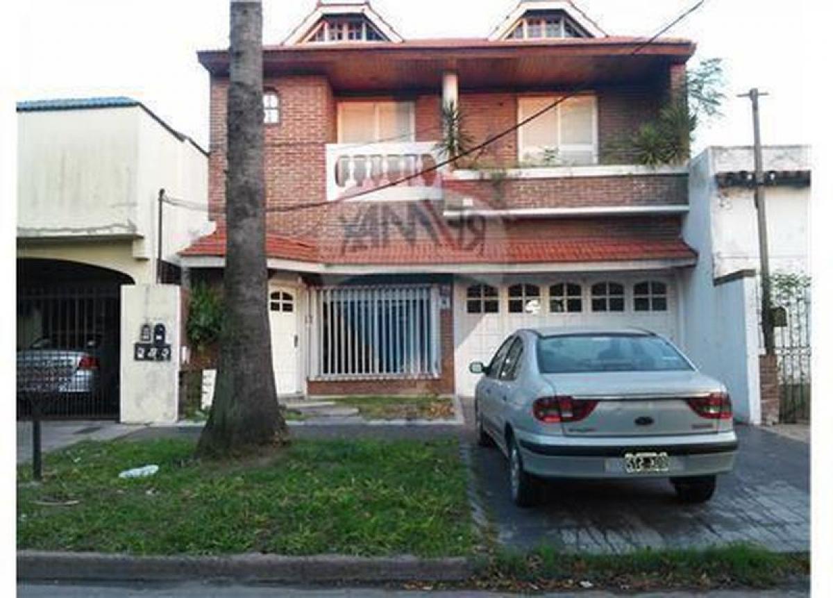 5 bedrooms House in Almirante Brown, Argentina No. 74275