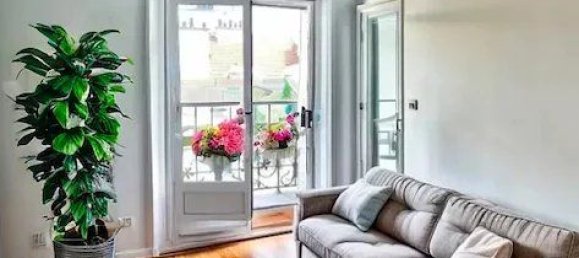 2 bedrooms Apartment in Paris, France No. 168983 3