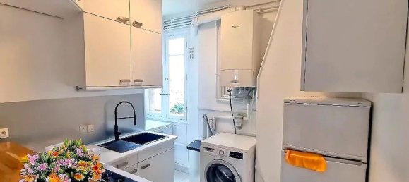 2 bedrooms Apartment in Paris, France No. 168983 5