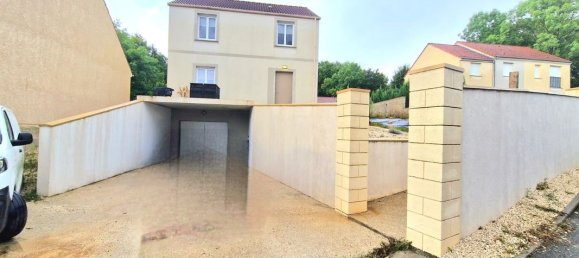 Casa de 3 dormitorios en Crecy-la-Chapelle, France No. 319452 11