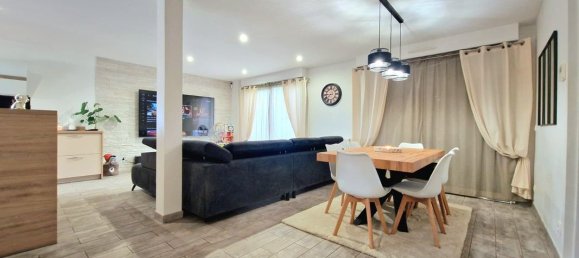 Casa de 3 dormitorios en Crecy-la-Chapelle, France No. 319452 2