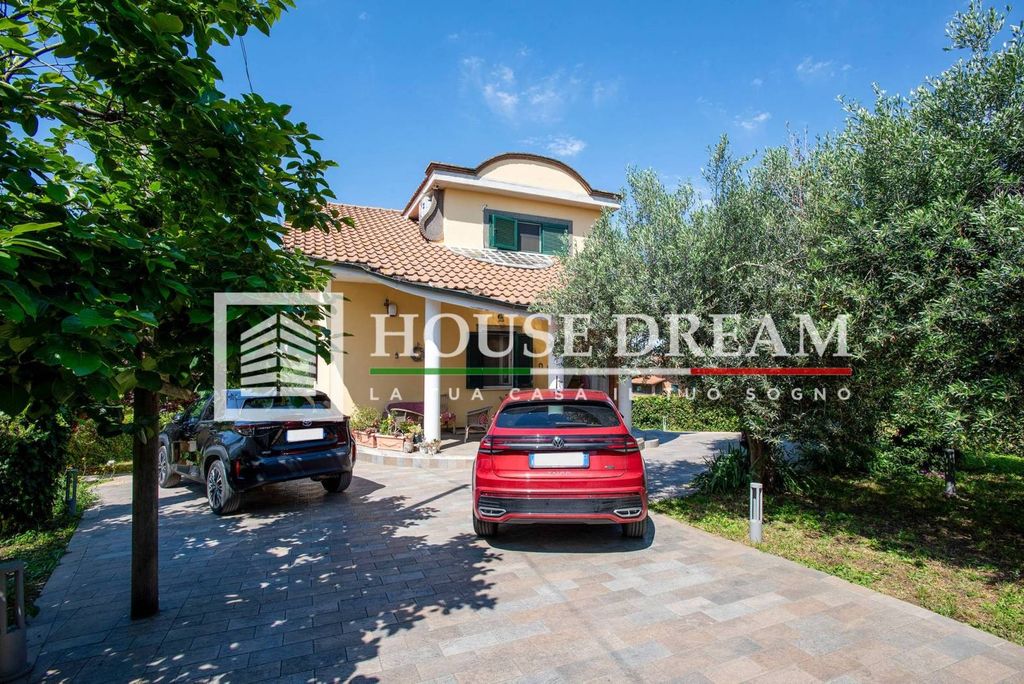 4 Schlafzimmer Villa in Ciampino, Italy, Nr. 296883