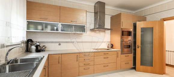 4 bedrooms House in Leiria, Portugal No. 24303 10