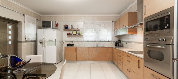 4 bedrooms House in Leiria, Portugal No. 24303 9