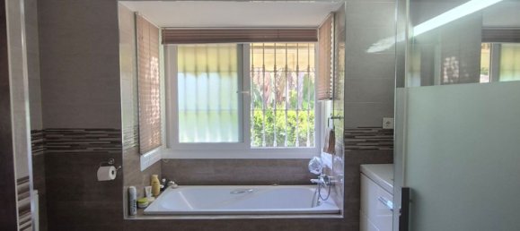 5 bedrooms Villa in Estepona, Spain No. 187866 15