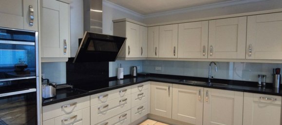 5 bedrooms Villa in Estepona, Spain No. 187866 12