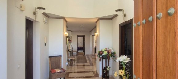 5 bedrooms Villa in Estepona, Spain No. 187866 4