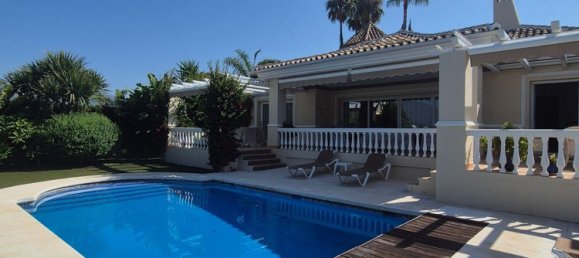 5 bedrooms Villa in Estepona, Spain No. 187866 2