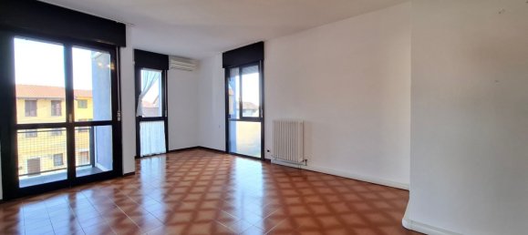 Apartamento de 3 habitaciónes en Veniano, Italy No. 235870 4
