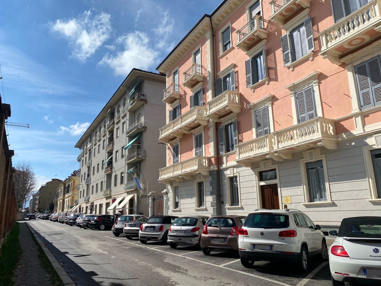 6 rooms Apartment in Cuneo, Italy No. 13532
