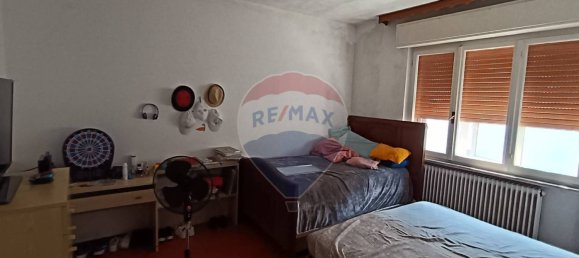3 Schlafzimmer Haus in Fossato di Vico, Italy, Nr. 353622 4