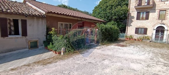 3 Schlafzimmer Haus in Fossato di Vico, Italy, Nr. 353622 2