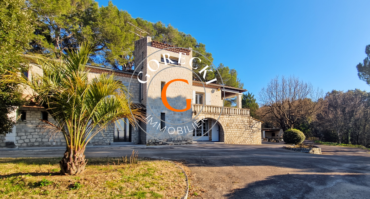 5 bedrooms Castles in Uzes, France No. 279056
