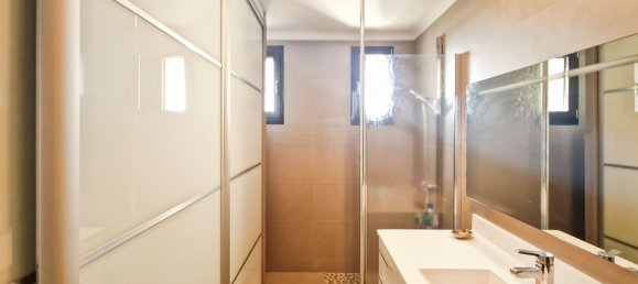 5 bedrooms Castles in Uzes, France No. 279056 3