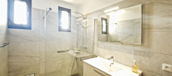 5 bedrooms Castles in Uzes, France No. 279056 2