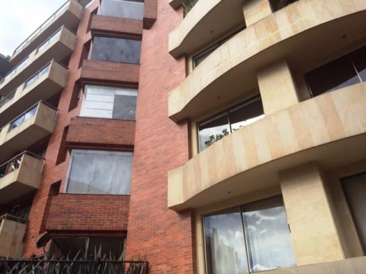 Дом с 4 спальнями в Богота, Колумбия № 10202