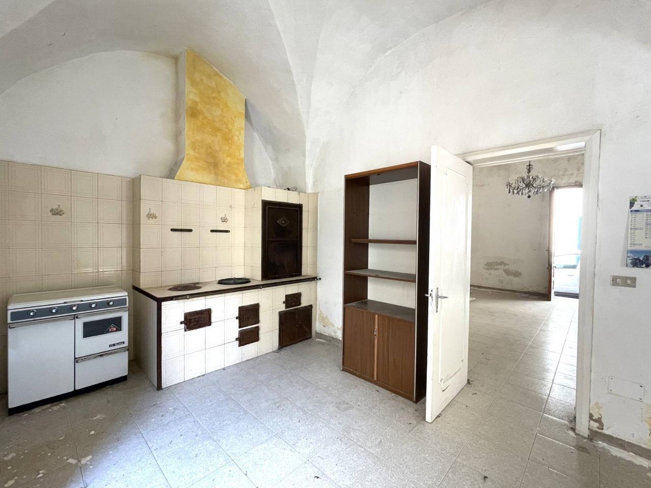 Здание с 8 комнатами в Carmiano, Италия № 74451