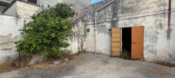 Здание с 8 комнатами в Carmiano, Италия № 74451 9