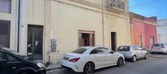 Здание с 8 комнатами в Carmiano, Италия № 74451 12