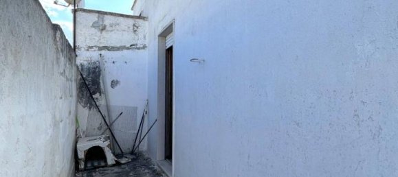 Здание с 8 комнатами в Carmiano, Италия № 74451 4