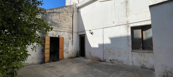 Здание с 8 комнатами в Carmiano, Италия № 74451 15