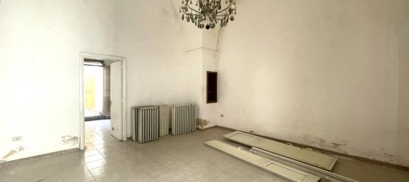 Здание с 8 комнатами в Carmiano, Италия № 74451 2