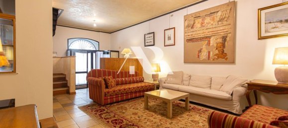 6 rooms Apartment in Verona, Italy No. 283822 2