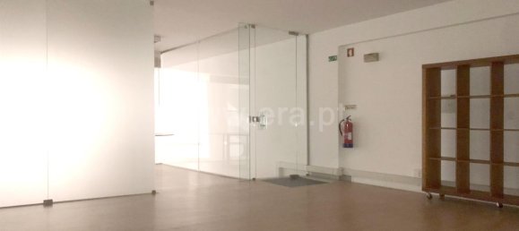 210m² Commercial property in Oeiras, Portugal No. 58823 5