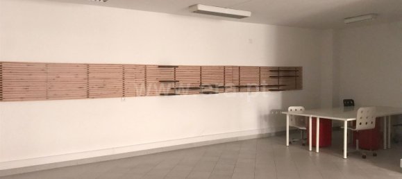 210m² Commercial property in Oeiras, Portugal No. 58823 3