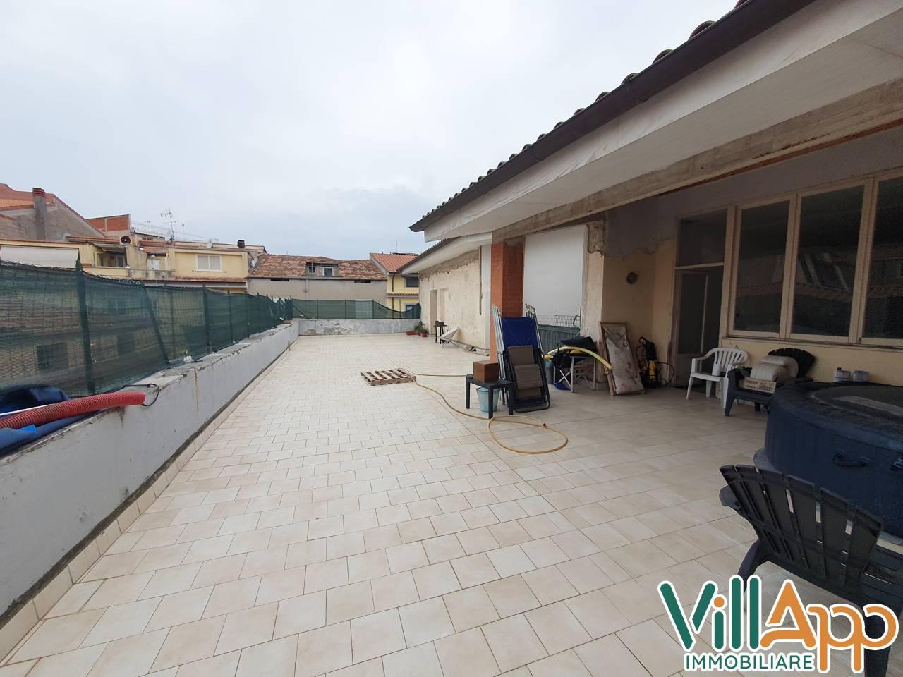 8 rooms Apartment in Fondi, Italy No. 129906
