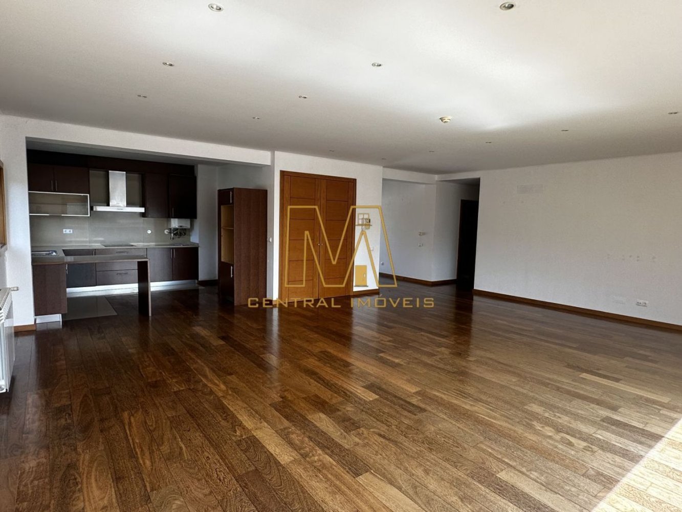 Квартира с 3 спальнями в Валонгу, Португалия № 35060