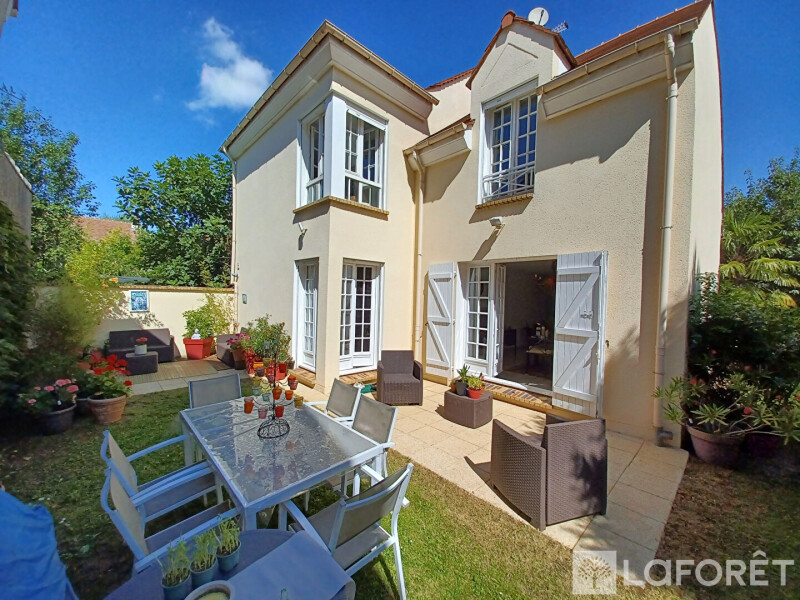 Casa de 1 dormitorio en Saint-Remy-les-Chevreuse, France No. 332293