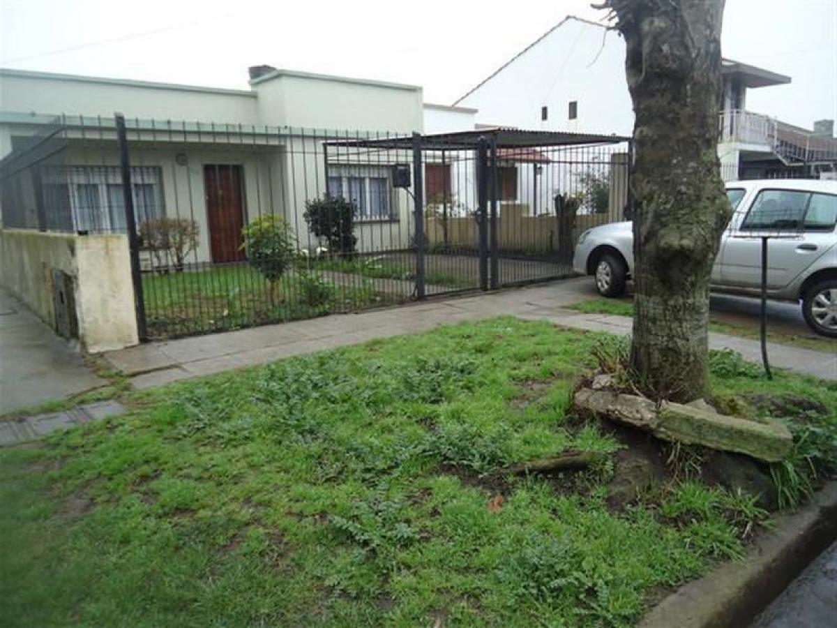 2 bedrooms House in Mar del Plata, Argentina No. 87057